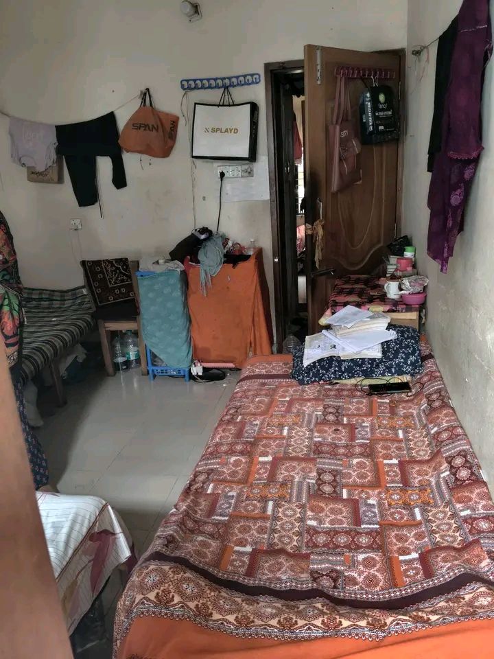 মেয়েদের মেসে সিট খালি আছে