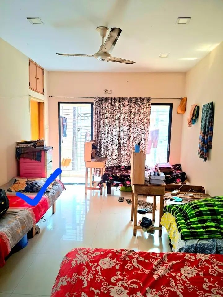 মেয়েদের মেসে ডাইনিং এ ১টি সিট ভাড়া দেওয়া হবে