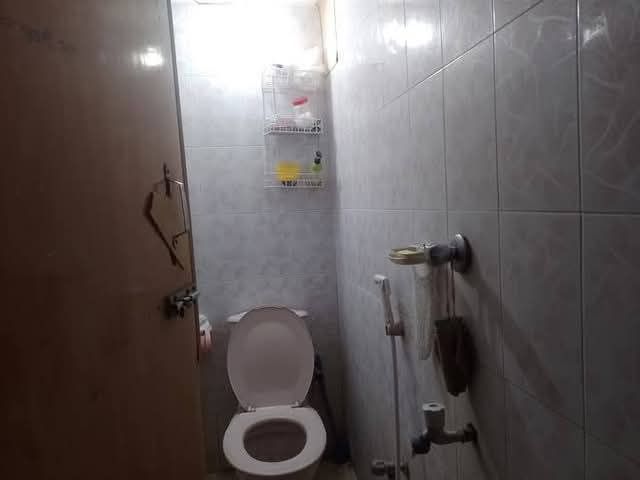 মেয়েদের জন্য সিট ভাড়া দেওয়া হবে