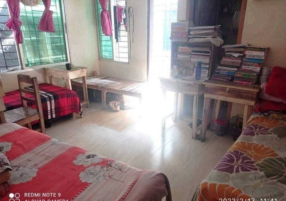 মেয়েদের মেসে সিট খালি আমি