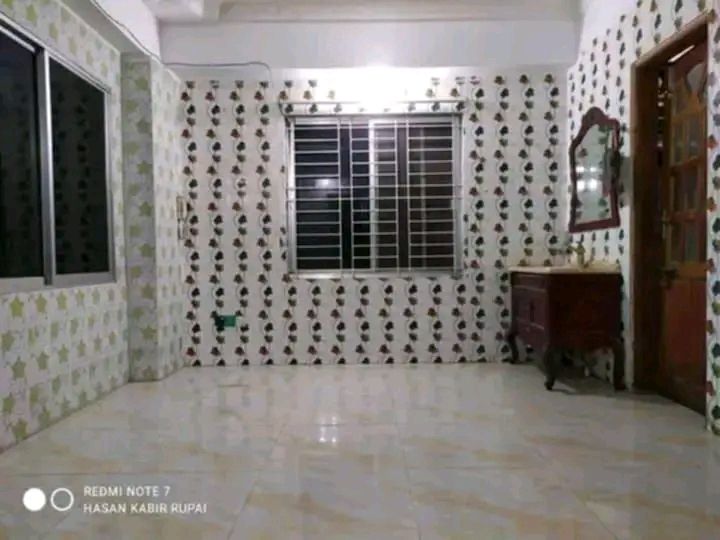 ডাইনিং রুমে ১টি সিট ভাড়া দেওয়া হবে