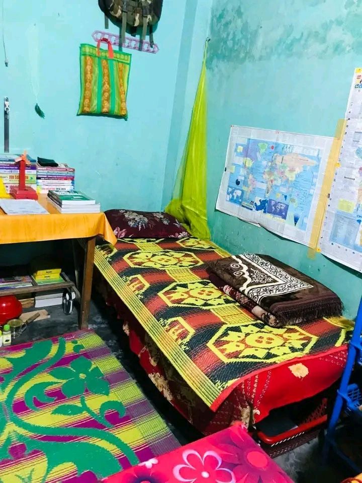 ছাত্রাবাসে ২টি সিট ভাড়া দেওয়া হবে