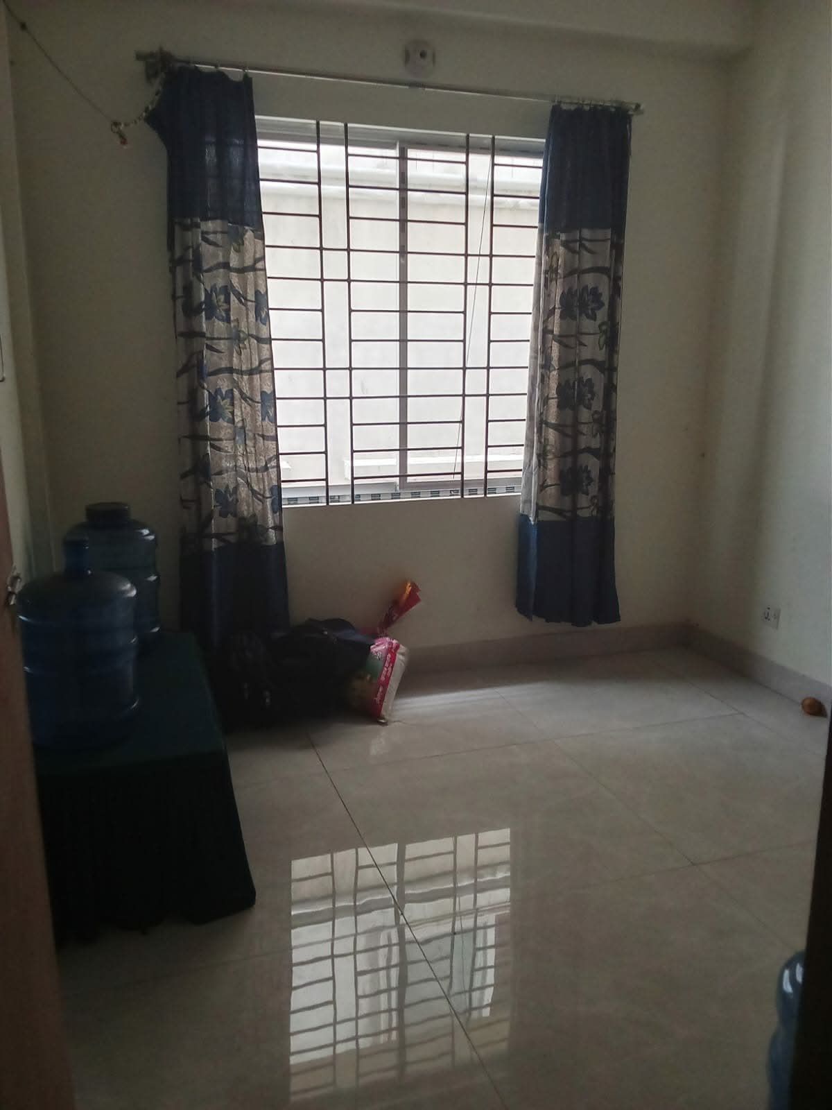 রুম ভাড়া দেওয়া হবে