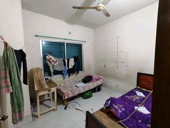 ছেলেদের মেসে সিট ভাড়া দেওয়া হবে