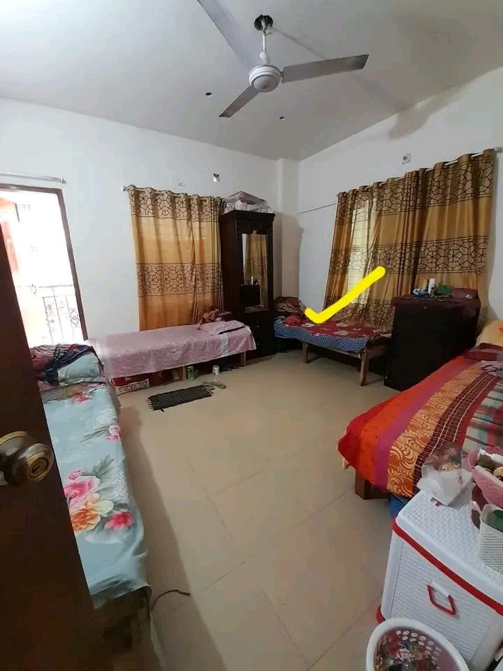 মাস্টার বেড রুমে সিট ভাড়া দেওয়া হবে