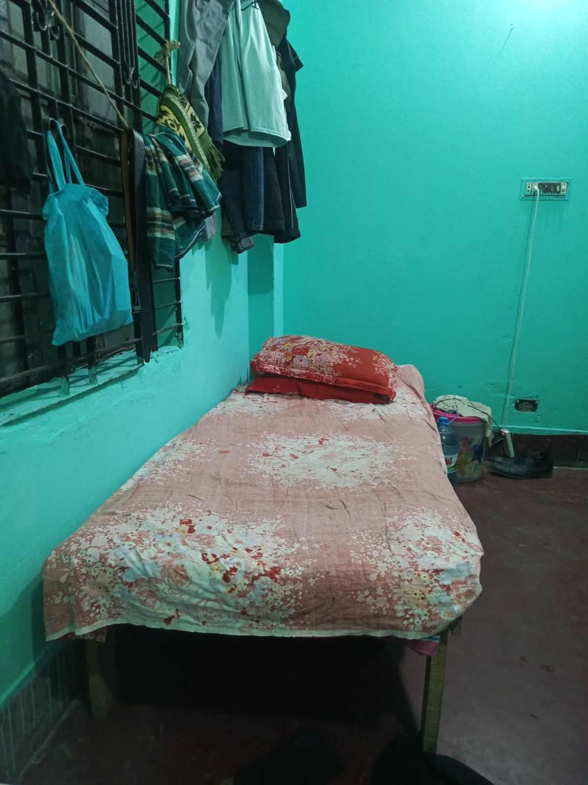 সিট ভাড়া হবে-01740181396
